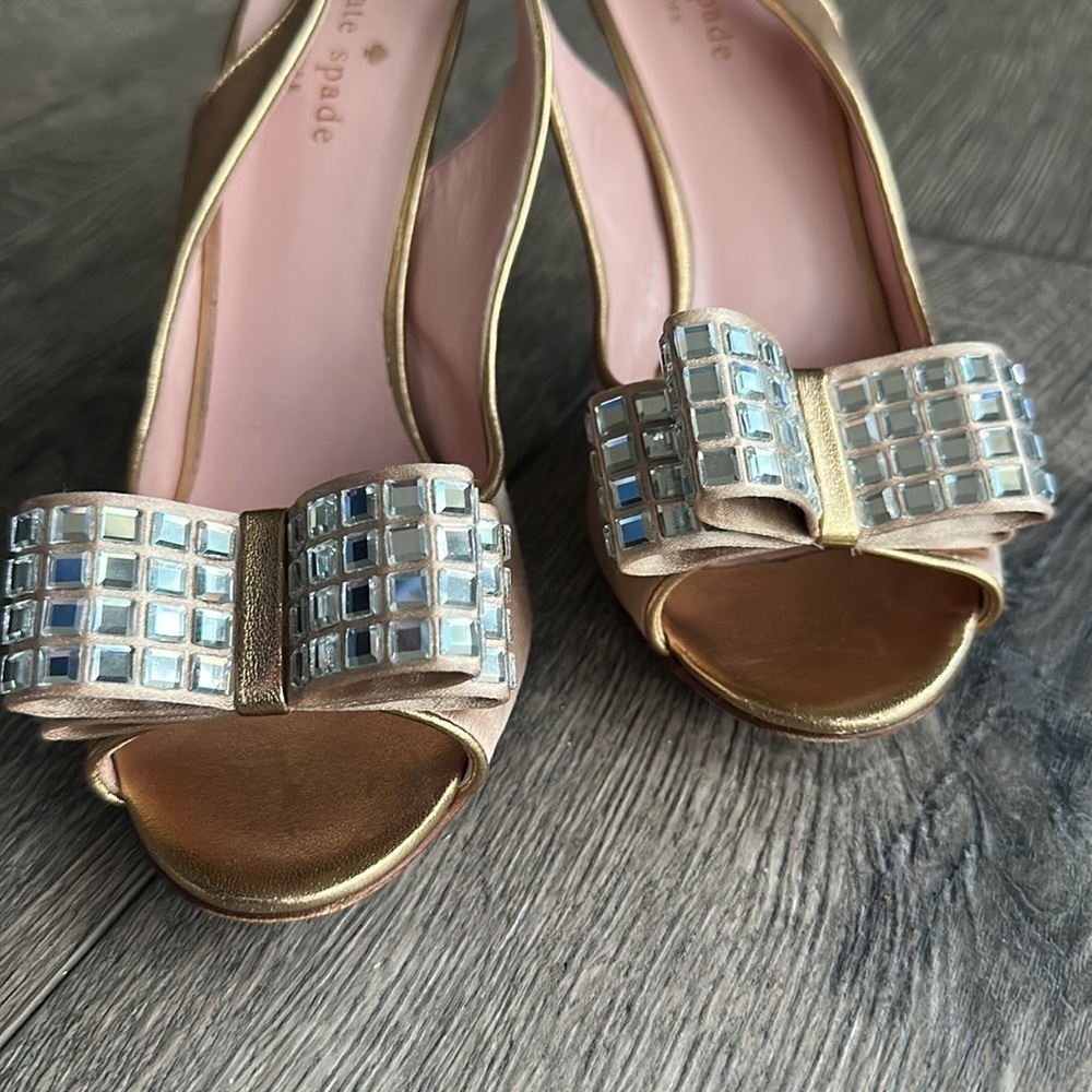 Kate Spade Shoes size 7 ivory gold with jeweled bow on toes sling back open toe - Picture 9 of 9